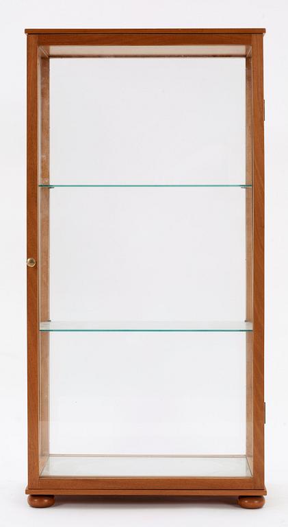 A Josef Frank mahogany showcase cabinet, Svenskt Tenn, model 649.