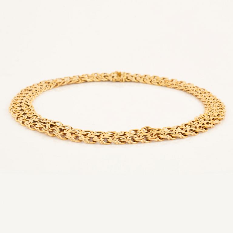 18K gold chain.