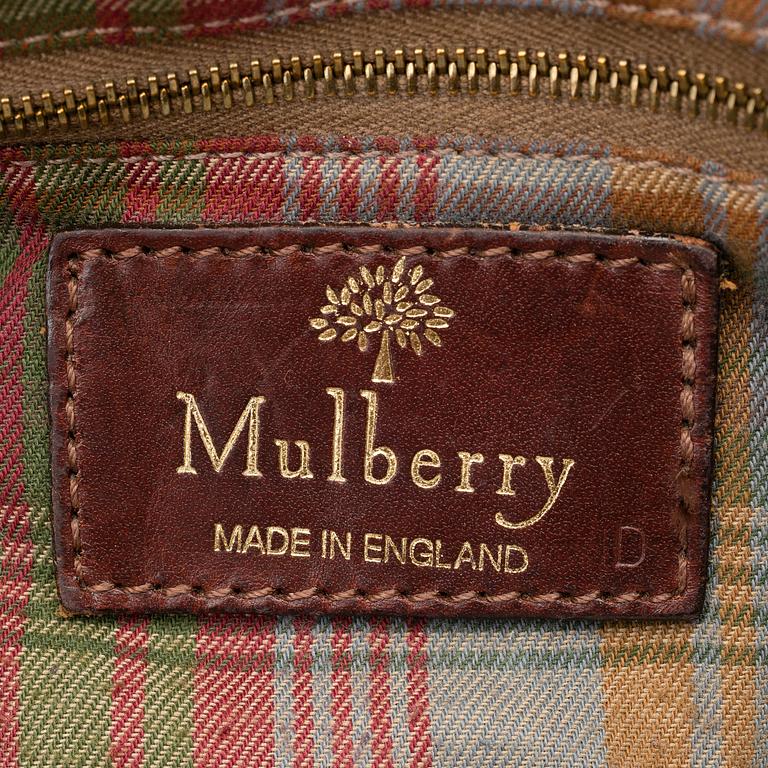 A SCOTCHGRAIN TOTE BAG.