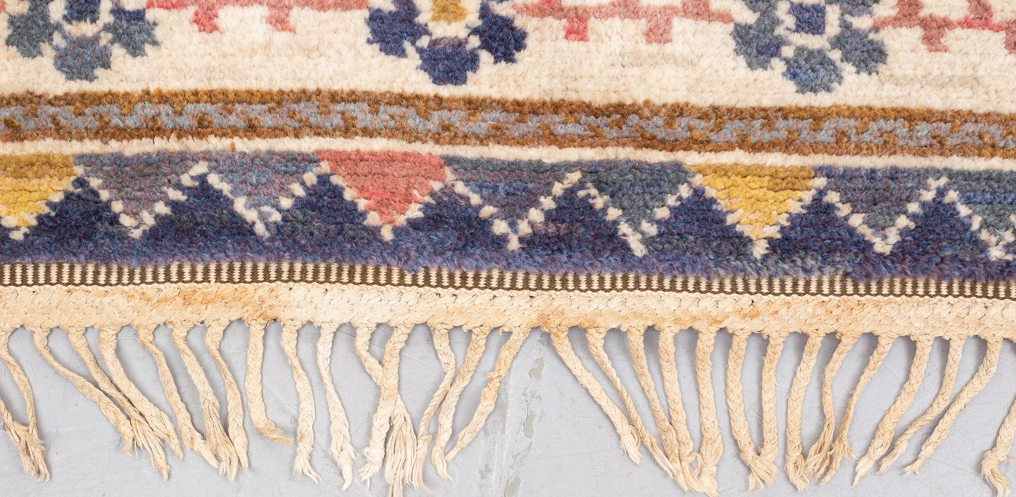 Märta Måås-Fjetterström, matto, "Steninge", knotted pile, ca 315 x 200-204 cm, signed AB MMF.