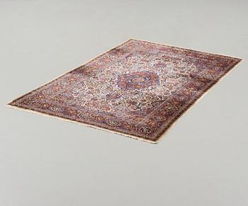 A RUG, A SEMI-ANTIQUE SILK KASHAN, 212 x 129,5 cm.