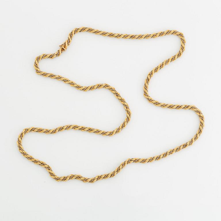 An 18K gold necklace.