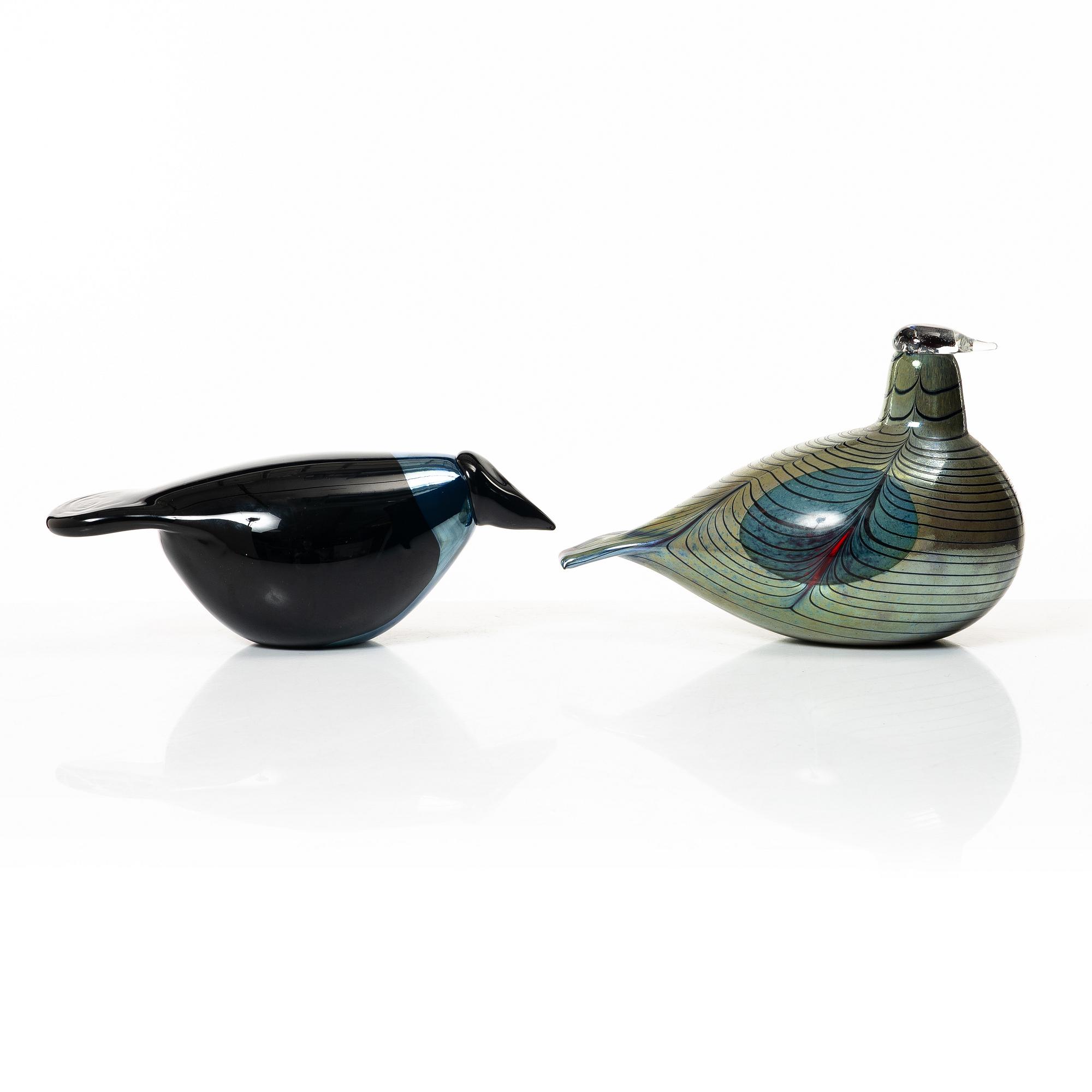 Oiva Toikka, a pair of glass birds, Nuutajärvi, Notsjö, Iittala, Finland.