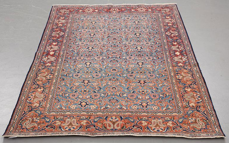 A rug, semi-antique Kashan, ca 197,5 x 132 cm.