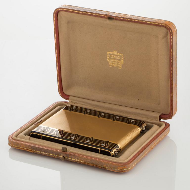 A Cartier Art Deco cigarett case in 18K gold with black enamel and eight-cut diamonds. dimensions 9.8 X 7.5 X 1.2 cm, weight 183 g. Signed Cartie...