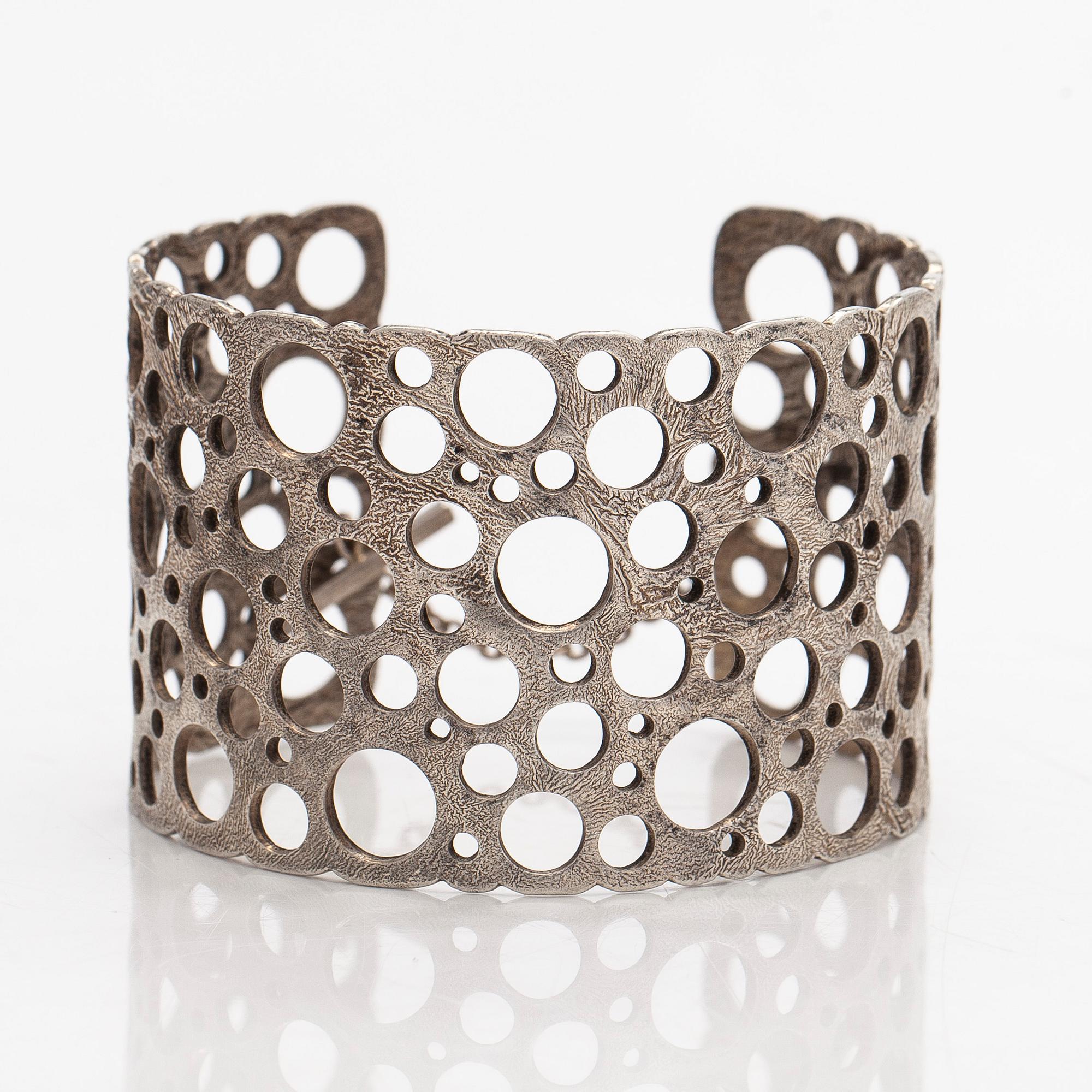 Liisa Vitali, armring, "Spets", silver, Westerback, Helsingfors.