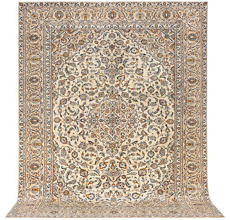 A Kashan carpet, c. 388 x 285 cm.