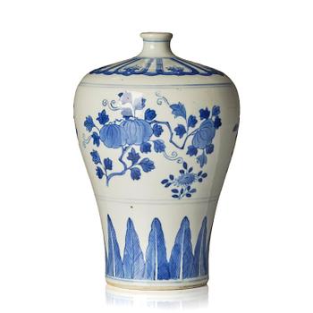 1115. A blue and white Meiping vase, late Qing dynasty, 19th century.