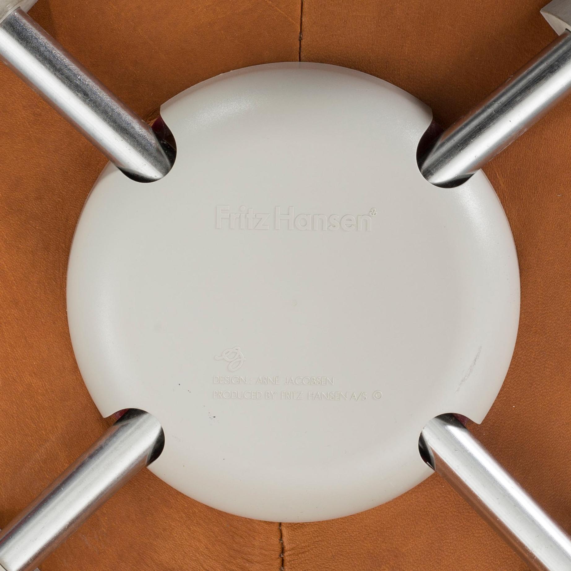 ARNE JACOBSEN, 6 st "SJUAN" för Fritz Hansen.