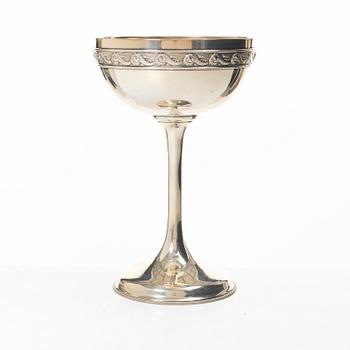 C.G. Hallberg, Skål på fot, silver, Stockholm 1911.