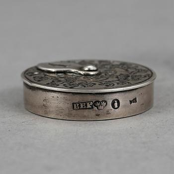 DOSOR, silver, 2 st, 1800/1900-tal. Total vikt 22 g.