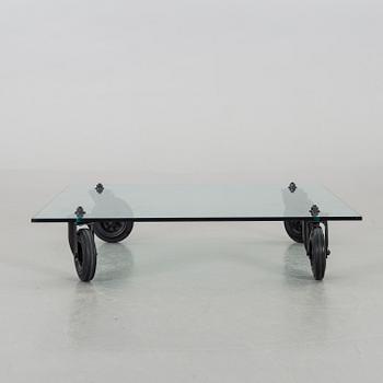 A GAE AULENTI "TAVOLO CON RUOTE" SOFA TABLE BY FONTANA ARTE.