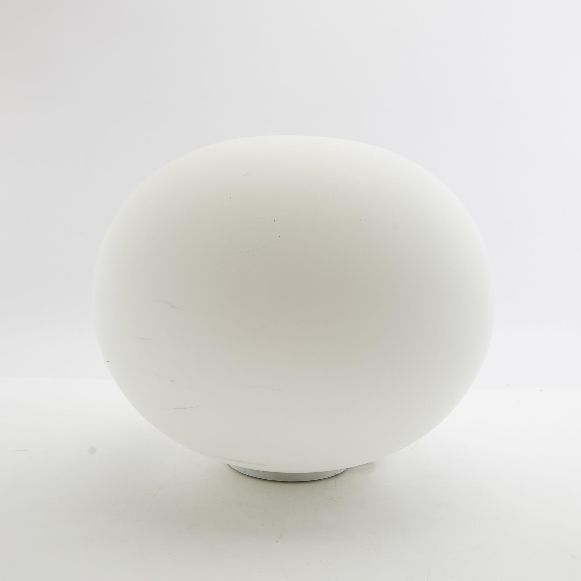 Jasper Morrison, Table lamp "Glo ball" for Flos 2000s.