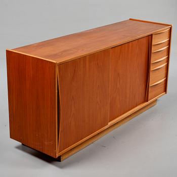 SIDEBOARD, Oscar EDV. Ekelunds Snickerifabriks AB, Virserum, 1900-talets tredje kvartal.