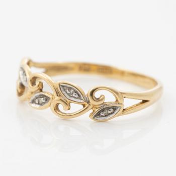 Ring, 18K guld med genombruten dekor med små diamanter.