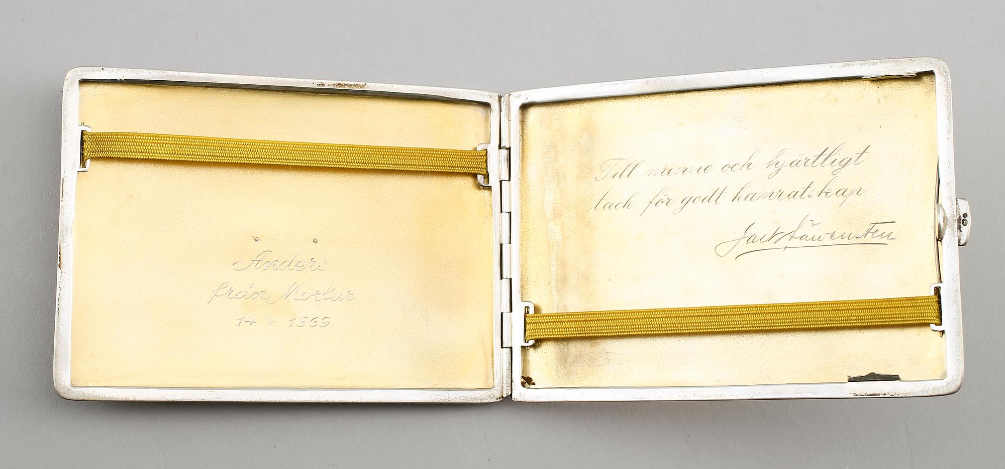 CIGARETTETUI, silver, rosenslipade diamanter. Vikt ca 162 g.