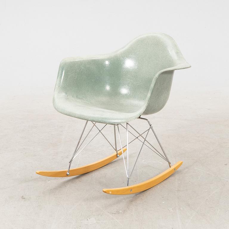 Charles och Ray Eames, gungstol, "Eames Plastic Armchair RAR",  stämplad 1957.
