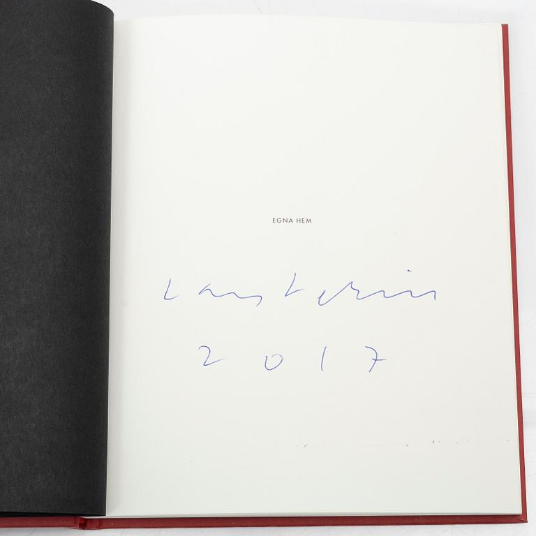 Lars Lerin, a collection of 76 books, of which four with signature and dedication from the author.