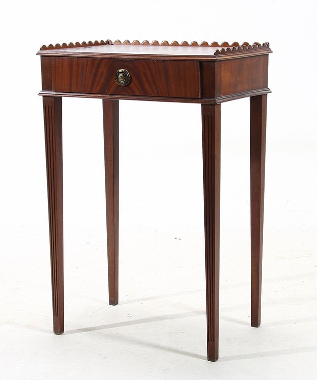 LAMPBORD, ett par, engelsk stil, 1900-tal.