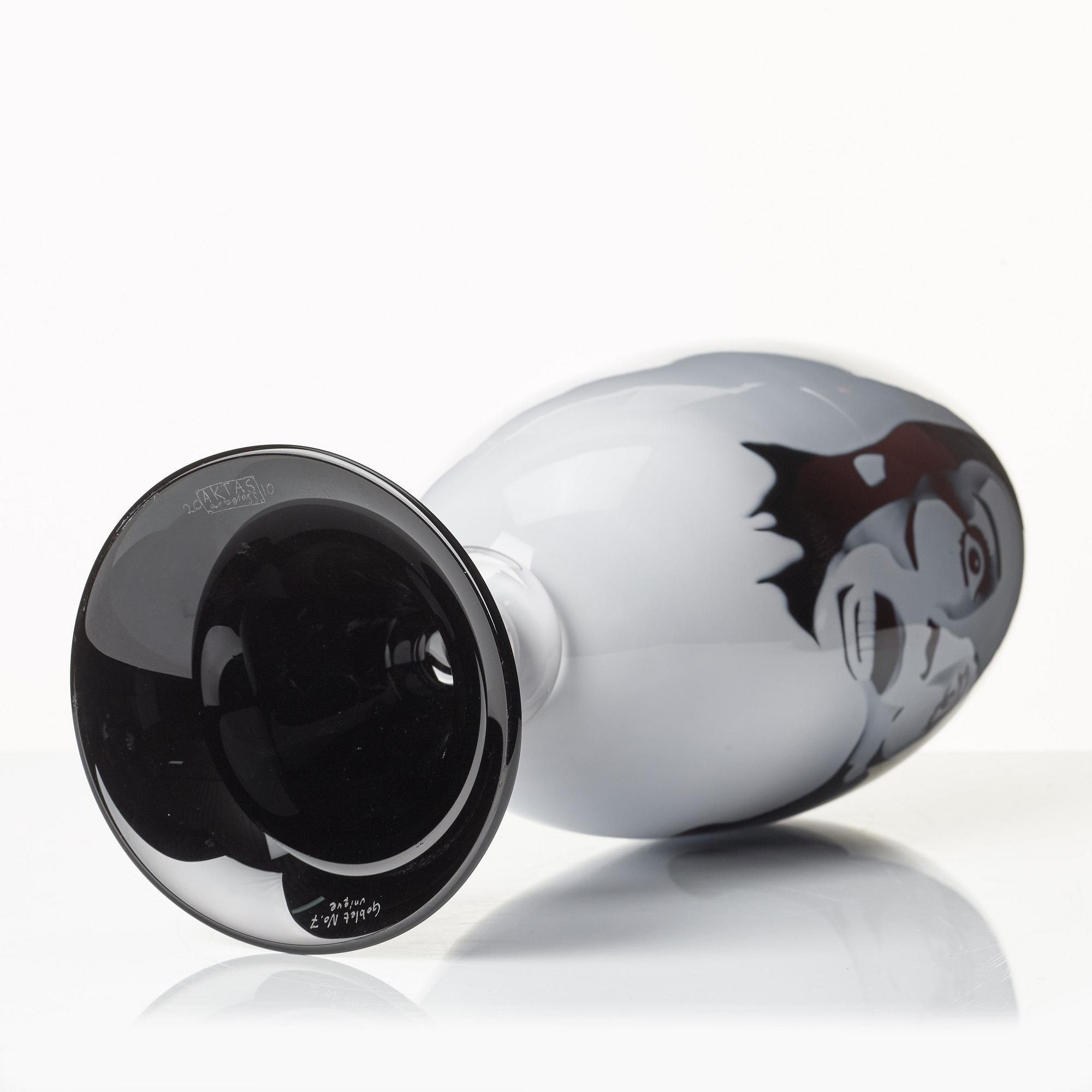 AKTAS Artglass, pokal med lock, "Goblet No 7", graal, Peter Hermansson och Micke Johansson, 2010, unik.