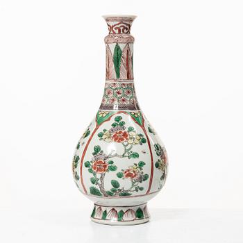 A famille verte vase, Qing dynasty, Kangxi (1662-1722).