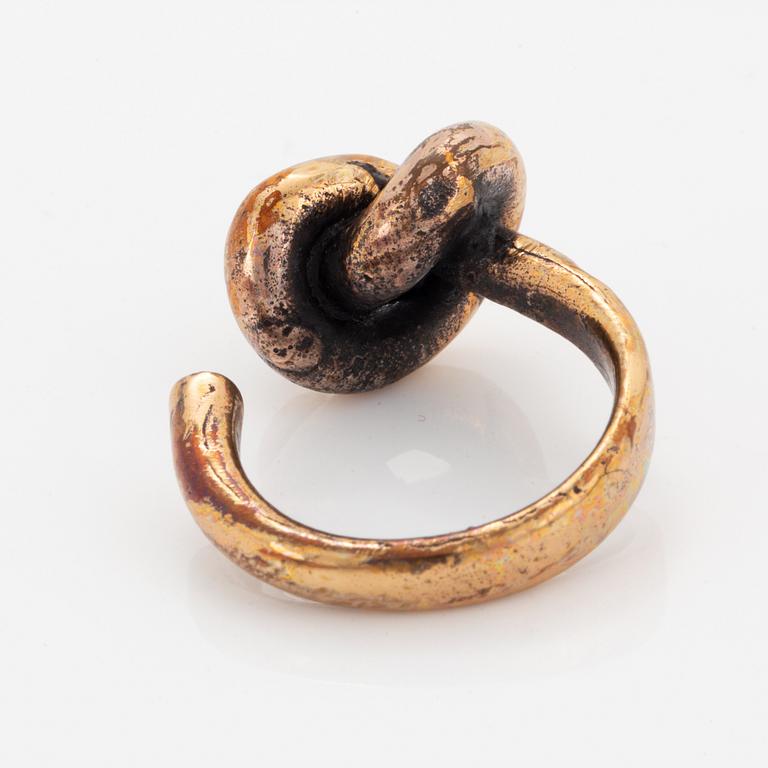 A Jorma Laine ring in bronze.