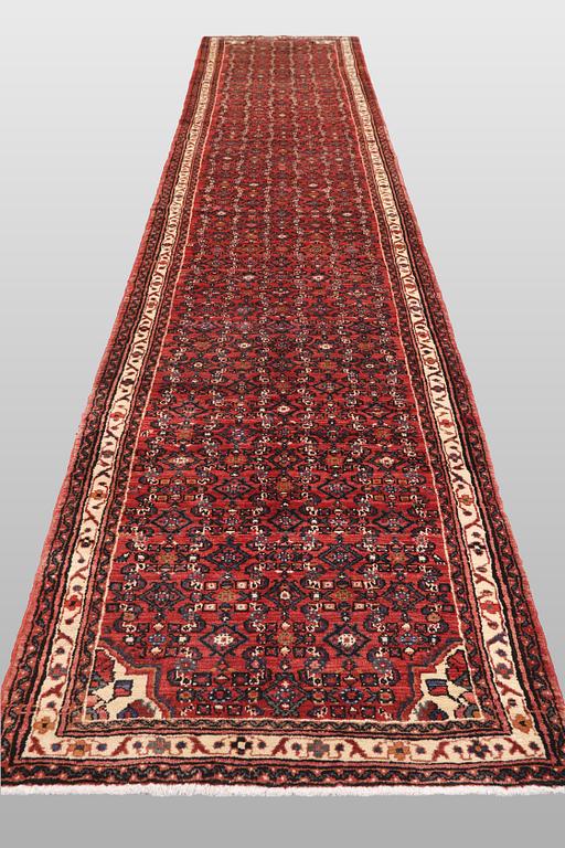 A Hosseinabad runner carpet, 500 x 93 cm.
