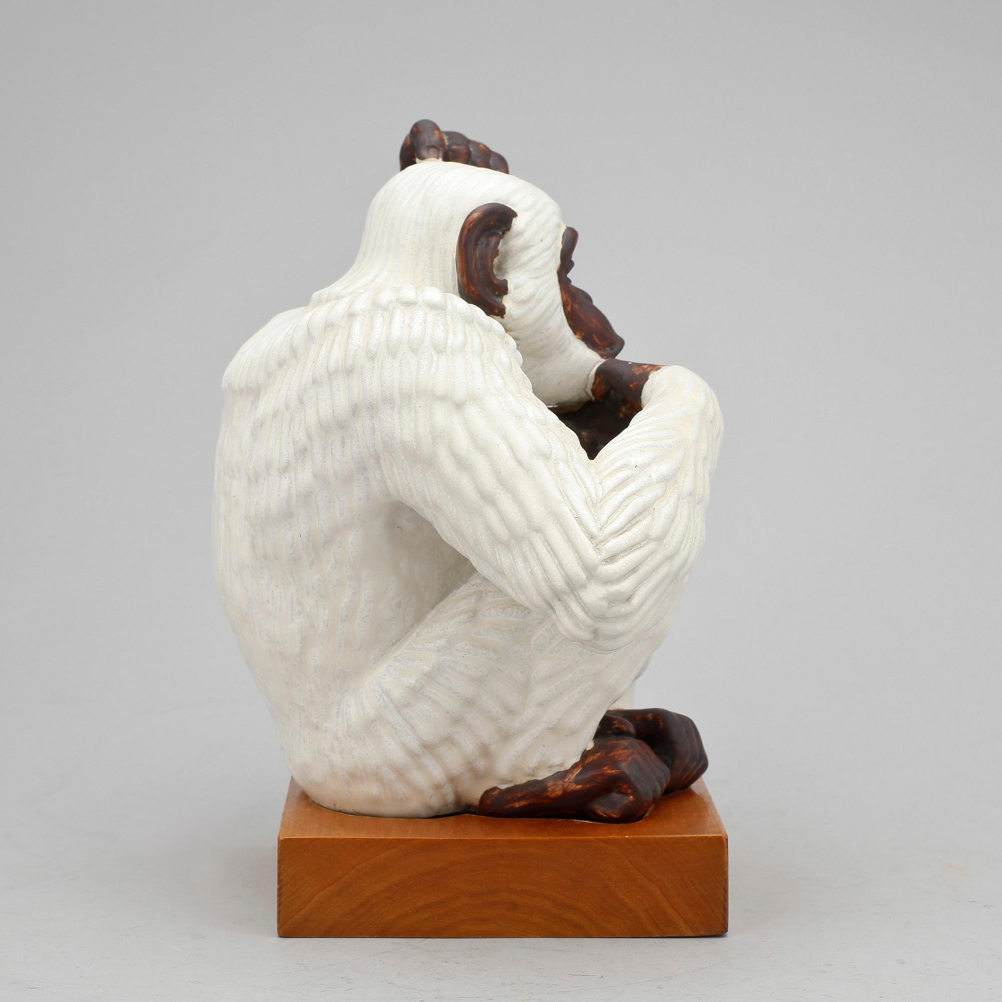 FIGURIN, stengods, Gunnar Nylund, signerad och numrerad 244/250.