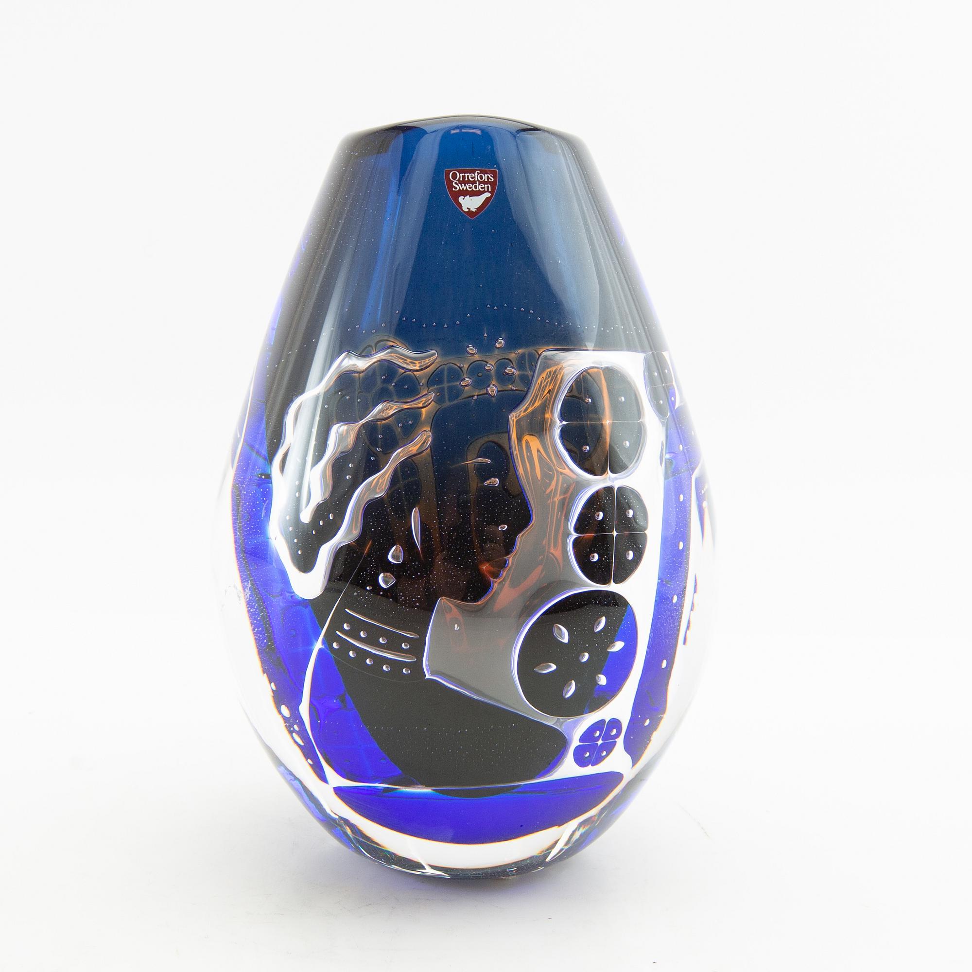 Edvin Öhrström, vase, "The Girl and the Dove", Ariel Orrefors signed 1987.