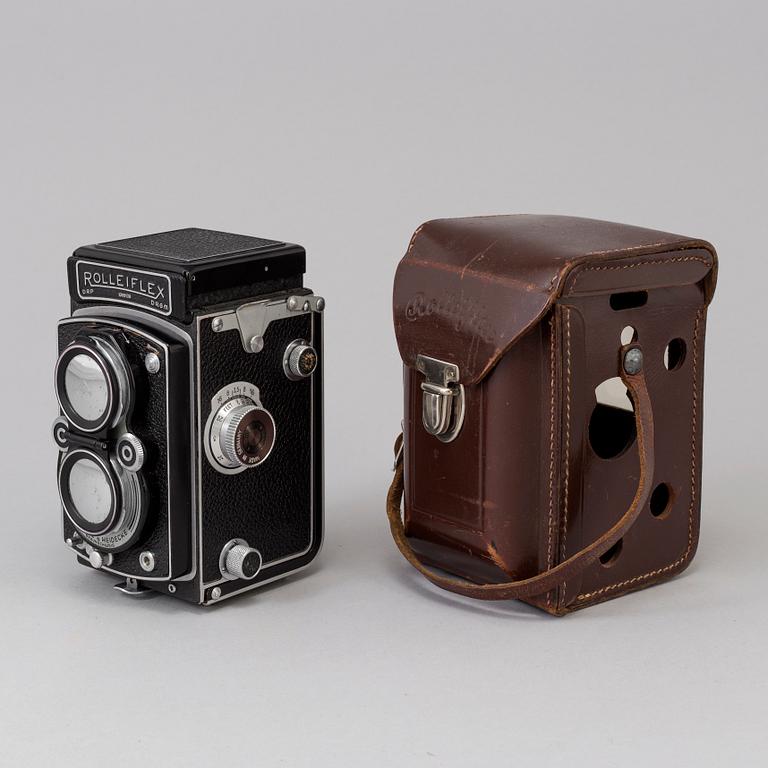 A german Rolleiflex Automat Model 2 no 1086109 with Jena Tessar 1:3,5 f=7,5 cm. 1939 - 1945.