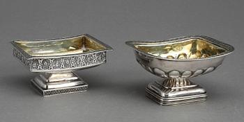 SALTKAR, 2 st. Empire, Ryssland, 1800-talets första hälft. Ett daterat 1822. Vikt ca 108 gram.
