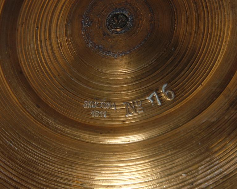 LJUSSTAKAR, 3 par, mässing resp tenn, Skultuna resp Santesson, Stockholm. 1800-talets andra hälft resp tidigt 1900-tal.