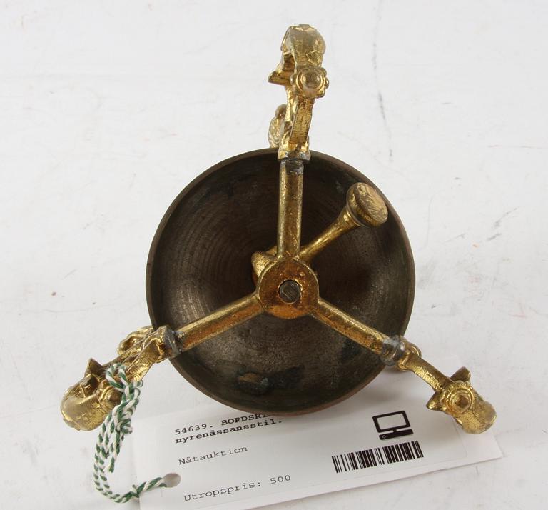 BORDSRINGKLOCKA, nyrenässansstil.