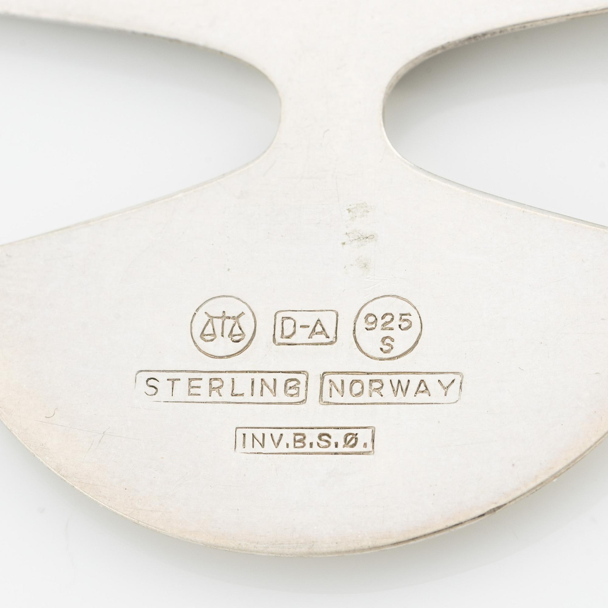 Brosch och hänge, Birger Haglund och David Andersen, silver med lila emalj.