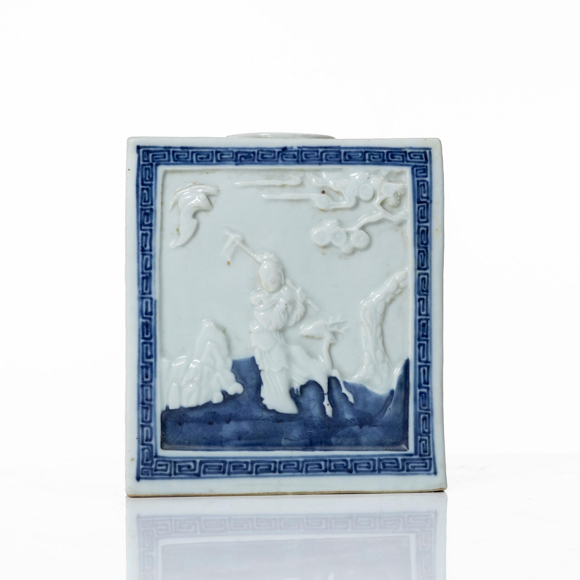 Tedosa, porslin. Qing dynastin, 1800-tal.