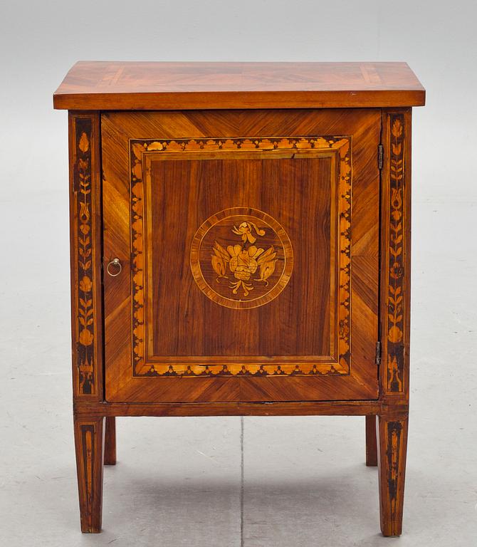 POTTSKÅP, Louis XVI-stil, trol Italien 18/1900-tal.