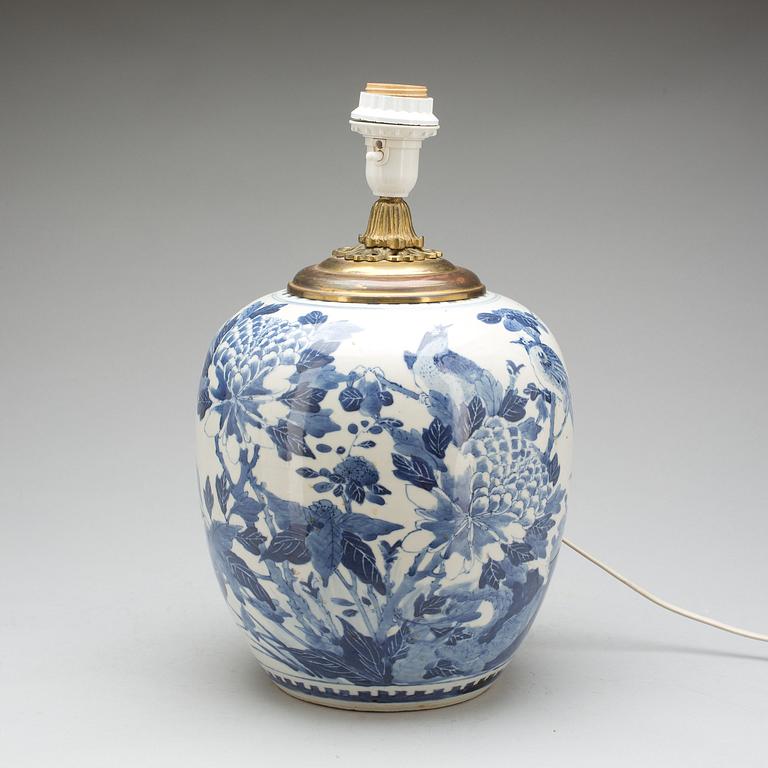 BORDSLAMPA, porslin, Kina, 1800-talets första hälft.