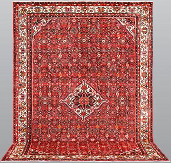 A Hosseinabad carpet, c 301 x 215 cm.