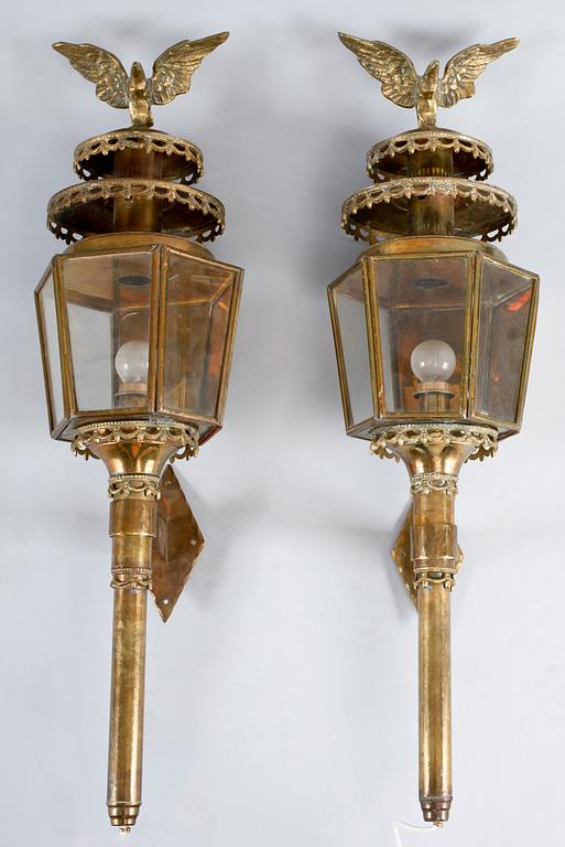 VAGNSLYKTOR, ett par, mässing, delvis senempire, 1800-talets mitt. Säljes till förmån för Röda Korset.