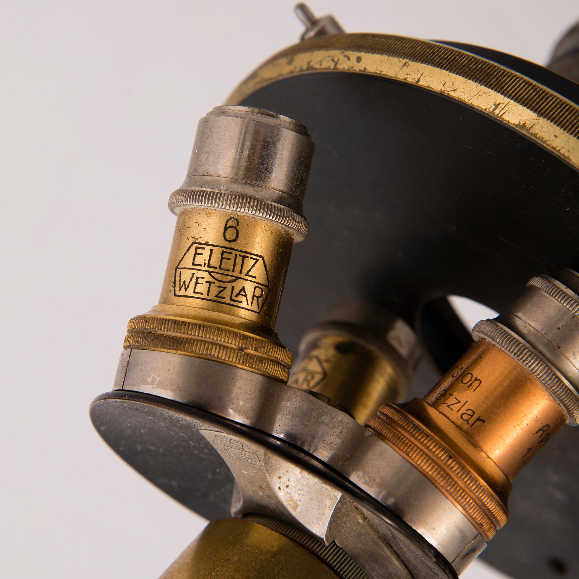 An Ernst Leitz Wetzlar mid-1920s microscope. Marked 'No 244329