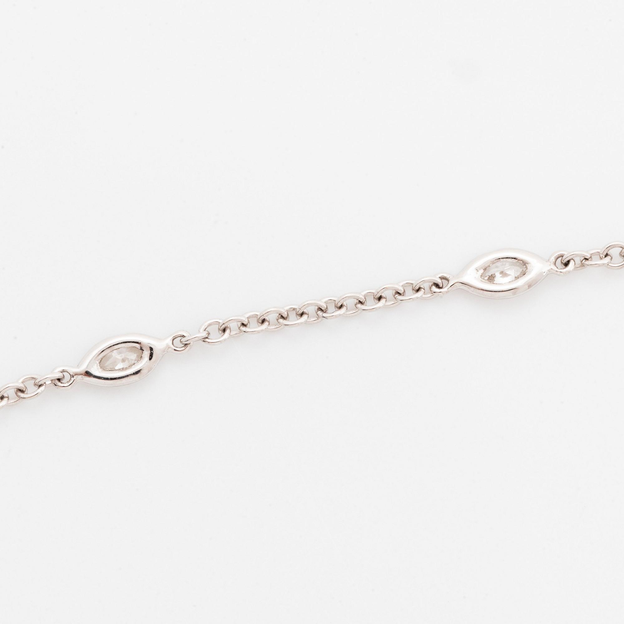 Collier 18K vitguld med markisformade briljantslipade diamanter.