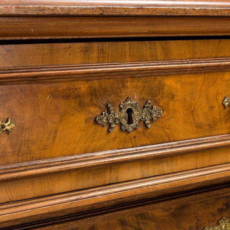 A late 19th century chest of drawers.