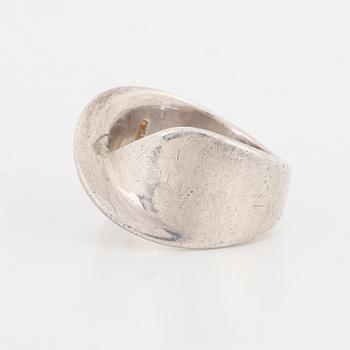 Vivianna Torun Bülow Hübe, ring "Moebius", Jakarta Indonesien, sterling silver.