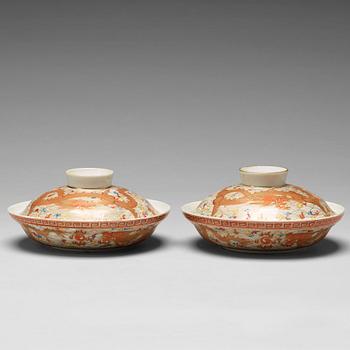878. Two Chinese dragon dishes with cover, presumably republic period with Qianlong mark.