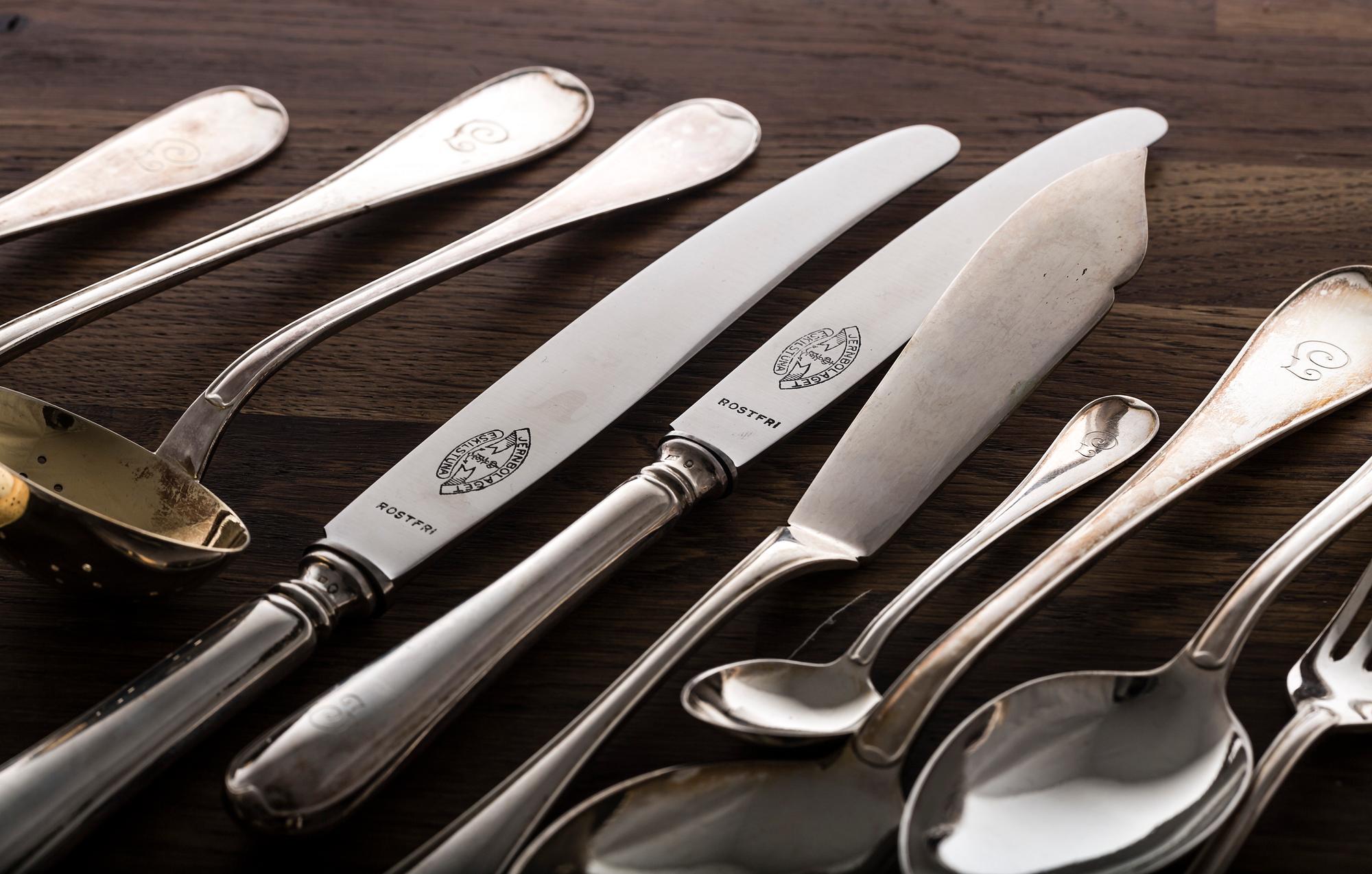 BESTICK, 208 dlr, "Svensk", silver, 1920-tal, total vikt inkl rostfria knivskaft ca 9000 g.