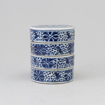 A Chinese porcelain blue and white stack candy box, Qing dynasty, 19th century.