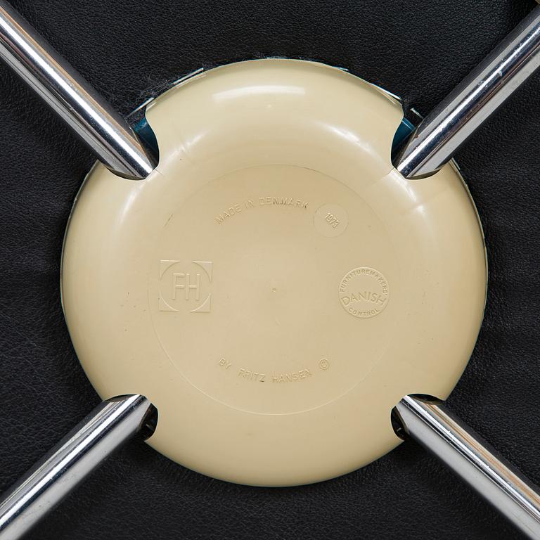 Arne Jacobsen, stolar, 6 st, "Sjuan", Fritz Hansen. 1900-talets slut.