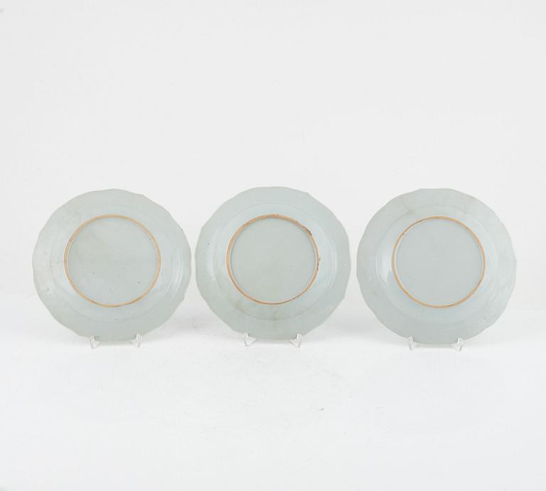 A set of seven famille rose dinner plates, Qing dynasty, Qianlong (1736-95).