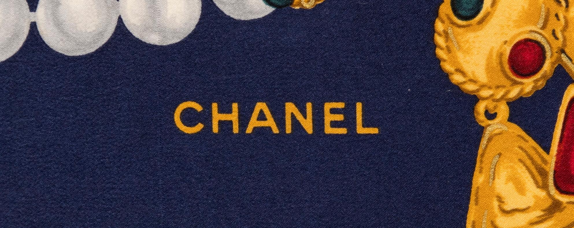 Chanel, huivi.