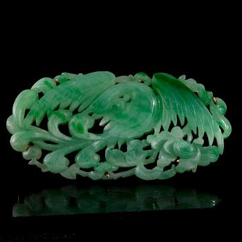 BROSCH, 14K guld, jade. Vikt ca 23,9 g.